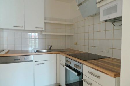 Bestlage-nahe Stadtzentrum, sanierte 2 ZI mit großem Balkon und Carport - Foto 2