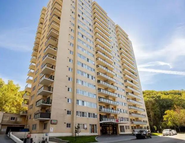 3210-3250 Forest Hill | 3250 Forest Hill, Montreal · studio - Photo 1