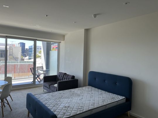 Partly Furnished Studio Apartment - Be Quick! - Photo 1