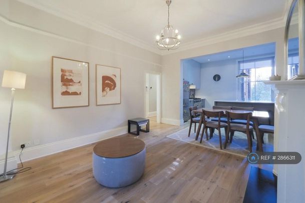 3 bedroom flat to rent - Photo 1