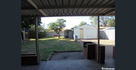 3 x 1 Solid brick home - Photo 5