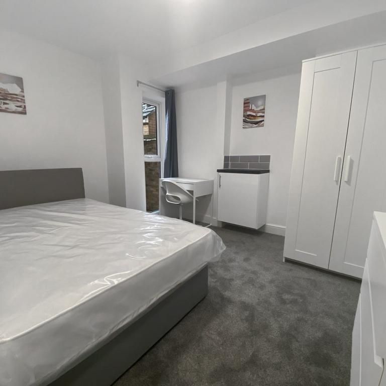 1 bedroom in a house share to rent - Photo 1