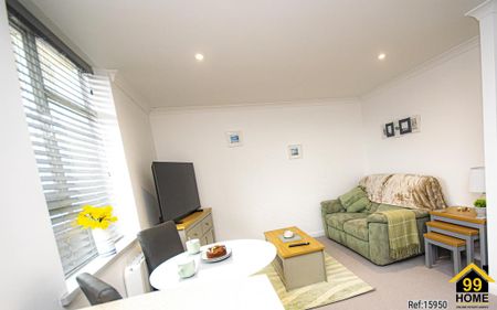 2 bedroom flat to rent - Photo 2