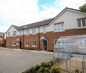 2 Bedrooms Flat to rent in Tilia Close, Watford WD25 | £ 294 - Photo 1