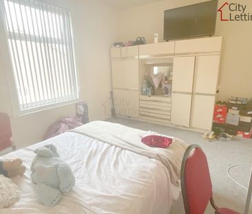 2 bedroom end of terrace house to rent - Photo 5