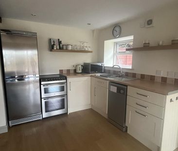 1 bedroom detached house to rent - Photo 2