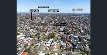 Beautiful Home with Self-Contained Bungalow – Perfect Flexibility for Families - Photo 4