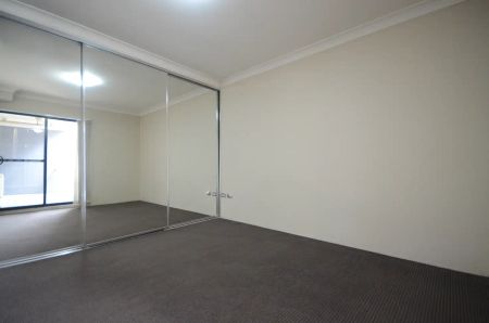 “LOVELY 2 BEDROOM IN HANDY LOCATION!” - Photo 4
