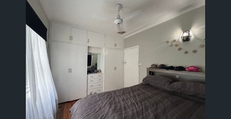 Central Family Home - Photo 2