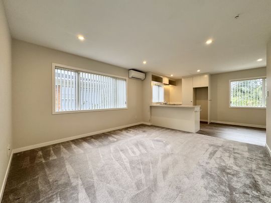 3 bedroom in Totara Vale - Photo 1