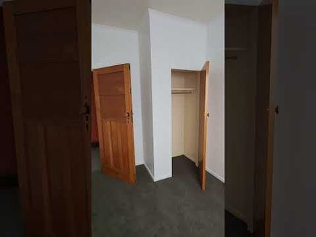 Charming 3 Bedroom Bungalow - Photo 3