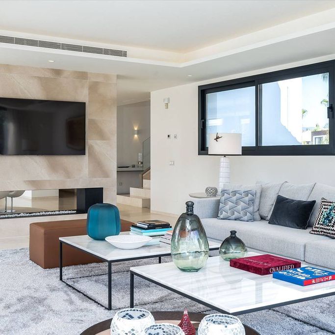 Luxury Detached House for rent in Marbella, Spain - Photo 1