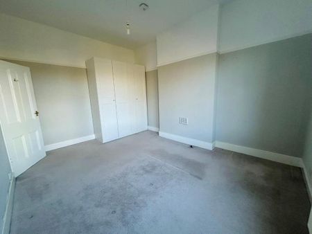3 bedroom flat to rent - Photo 3