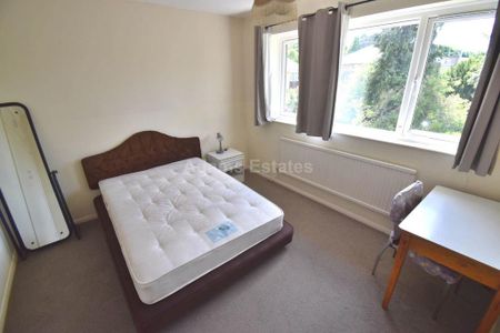 4 bedroom flat to rent - Photo 4