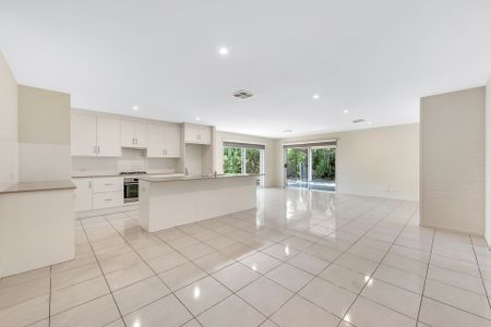 Stylish and Spacious Family Home - Photo 3