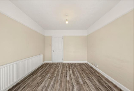 3 bedroom flat to rent - Photo 5