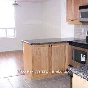 Burnhamthorpe / Duke of York Luxury 2Bdrm +Den Corner Unit Lrg Kitche - Photo 3