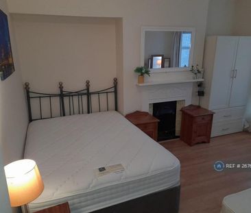 1 bedroom in a house share to rent - Photo 6