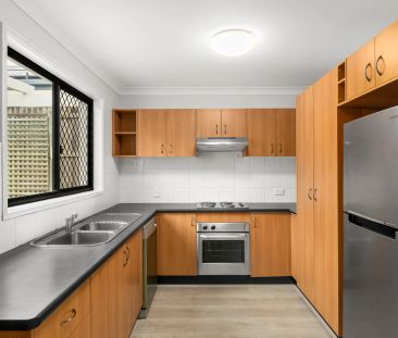 Spacious family home - Photo 2