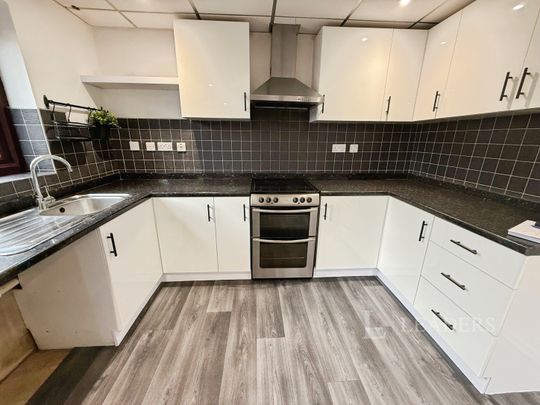 3 bedroom semi-detached to rent Jasmine Close WV9 - Photo 1