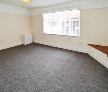 Allport Lane, Bromborough - Photo 1