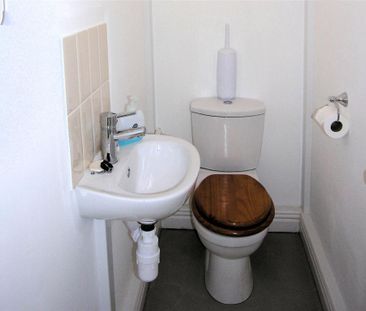 3 bedroom semi-detached house to rent - Photo 5