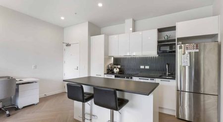 Luxury 1 Bedroom Apartment - Convenient Location! - Photo 4