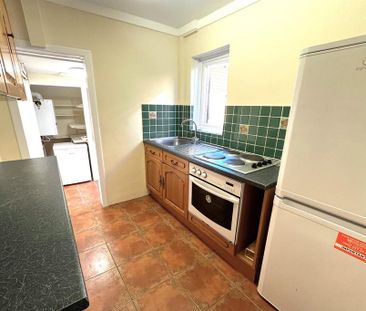 4 bedroom semi-detached house to rent - Photo 4