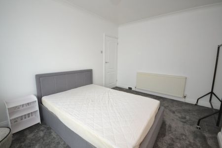 Salisbury Avenue, Styvechale, Coventry, West Midlands, CV3 5DB - Photo 5