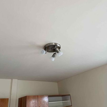 🏠 GRAND 4½ RÉNOVÉ — 2 CHAMBRES FERMÉES — SEPTEMBRE OFFERT - Photo 4