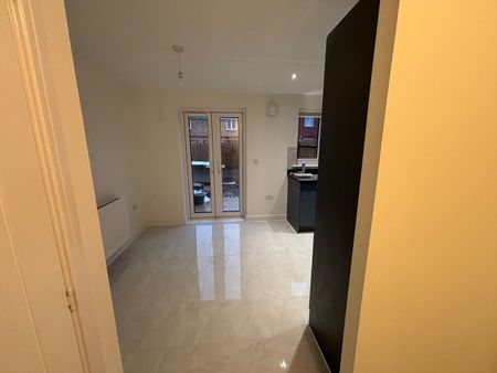 3 Bed Semi-Detached House, Doretti Close, CV6 - Photo 5