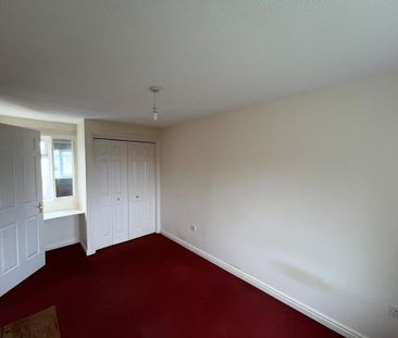4 bedroom semi-detached house to rent - Photo 3