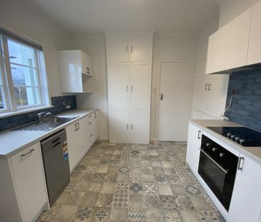 Renovated Art Deco Apartment - Photo 6