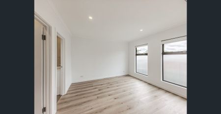 Brand New Executive Home Ready for Moving In - Photo 3