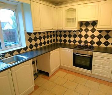 3 bedroom semi-detached house to rent - Photo 5