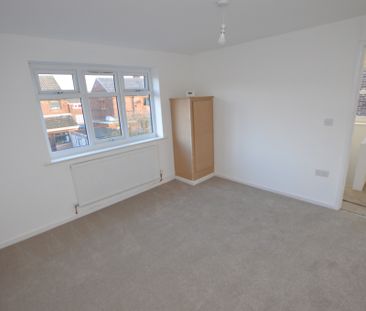3 Bedroom Semi-Detached House - Photo 1
