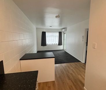 Newly upgraded/updated ground floor flat - Photo 2