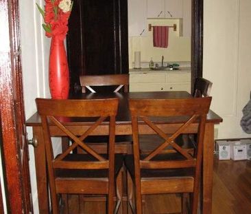 PRES DU METRO SNOWDON 2 CHAMBRES FERMEES- RENOVE - Photo 4