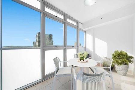 Light-filled, modern apartment located in the heart of Burwood - Photo 2