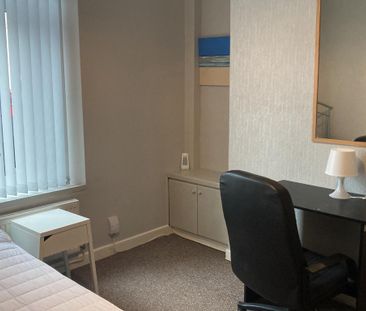 4 bedroom terraced house to rent - Photo 5