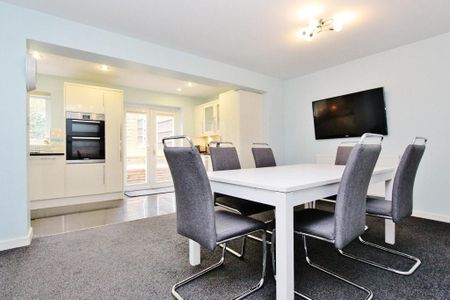 4 bedroom detached house to rent - Photo 3