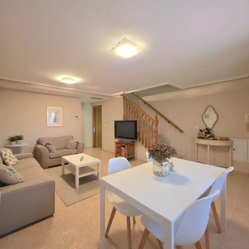 Casa o chalet de alquiler en Plaza María Muntaner, B2, Centro - Foto 1