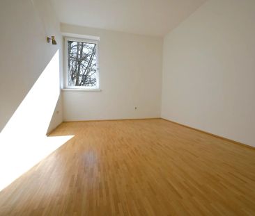 Helle Dachgeschoßwohnung mit Balkon in den grünen Innenhof & Tiefga... - Foto 2