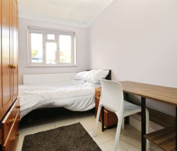 Langham Place, Egham, Surrey, TW20 9EB - Photo 6