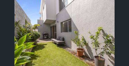 Exceptional Presented Townhome in sought-after Newtown - Photo 2
