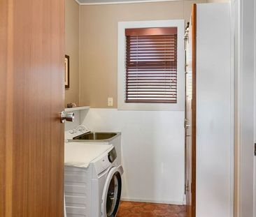 1 Windsor Street, Springfield - Photo 2