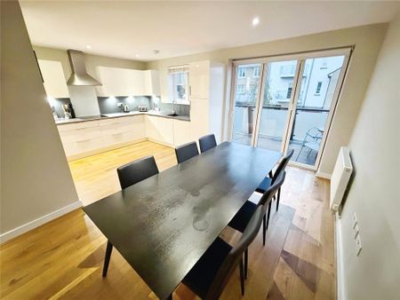 3 bedroom terraced house to rent - Photo 2