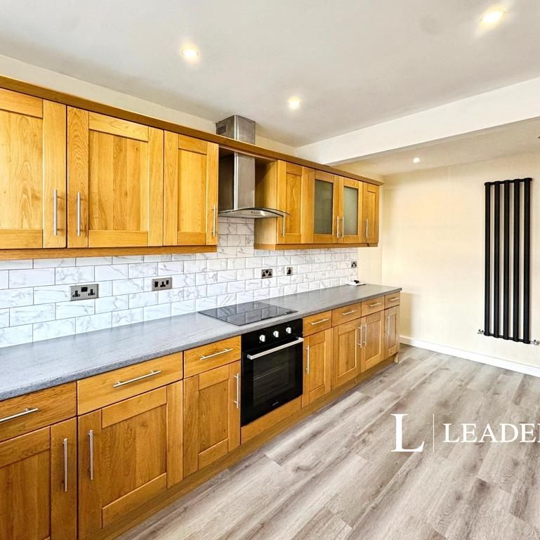 3 bedroom end of terrace house to rent - Photo 1