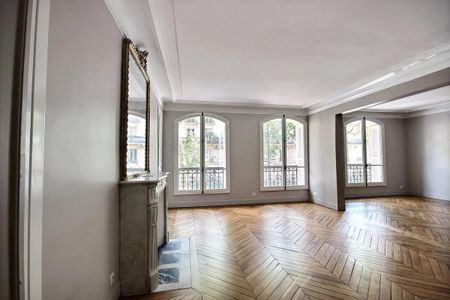 Appartement • Paris 5ème - Photo 2