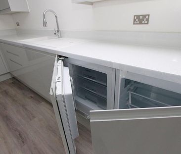 2 bedroom end of terrace house to rent - Photo 4